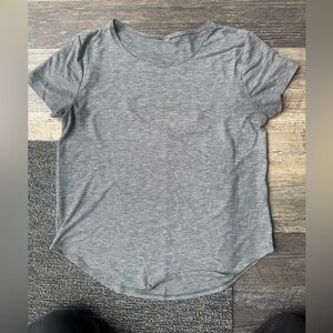 Under Armour Women's Heather Gray Short Sleeve Tee